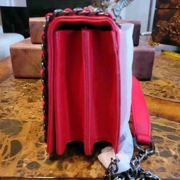 ⬆️⬆️LOW START 🛑Vegan Red leather with gun metal chain detail - Picture 3 of 7